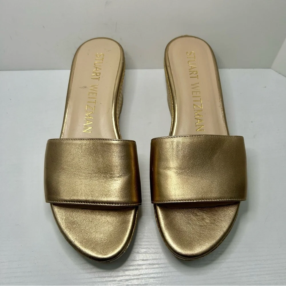 Stuart Weitzman Gold Wedge Platform Slides Size 6 - Picture 2 of 14